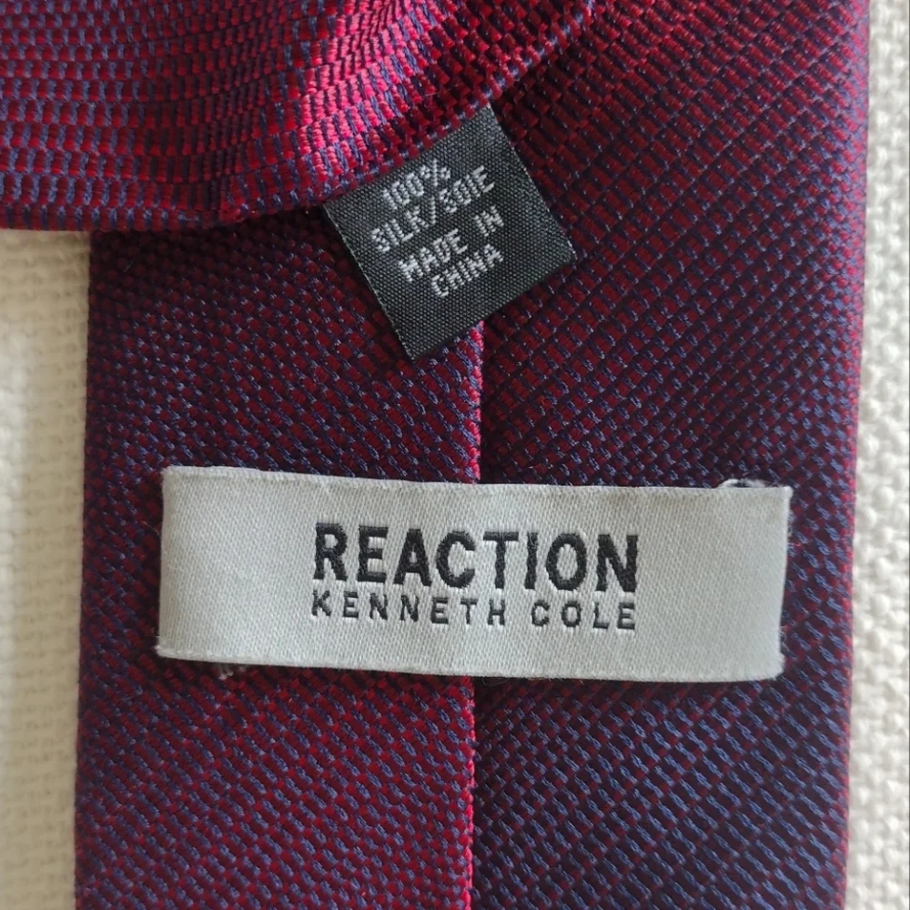 Silk Kenneth Cole Reaction Red and Purple Gradient Men's Tie EUC